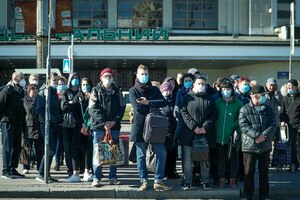 Маски на улицах и запрет прогулок: в Украине ужесточат карантин из-за эпидемии COVID-19