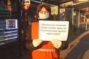 В Одессе медики могут проходить в общественный транспорт без очереди