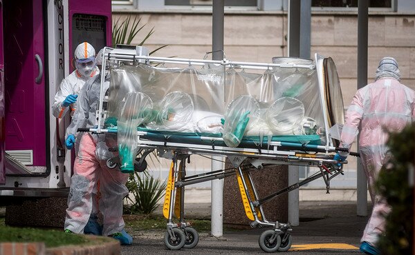 Дипломаты сказали, что десятки украинцев лечатся от коронавируса в итальянских больницах