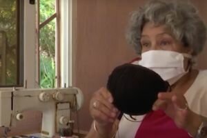 На Кубе женщины шьют защитные маски от коронавируса из бюстгалтеров