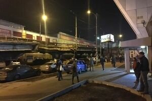 Из-за обвала Шулявского моста в Киеве машины застряли в 7-балльных пробках