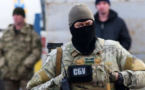 В Киеве СБУ разоблачила мошенника, предлагавшего работу в правительстве за деньги