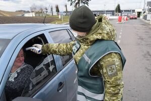 Под Киевом из-за проверки температуры на блокпостах образовались пробки