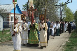 Под Львовом священник во время карантина с 10 прихожанами провел крестный ход