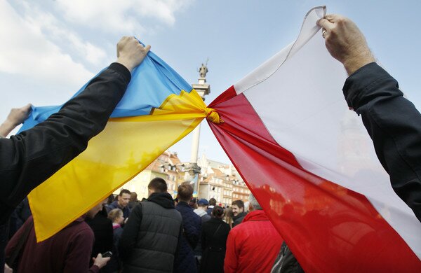 Польша продлила легальное пребывание в стране украинцев с биометрикой 