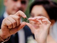 Жителям Нью-Йорка разрешили жениться онлайн из-за карантина