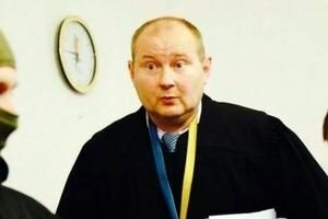 В Молдове задержали судью Чауса, закопавшего взятку в стеклянной банке