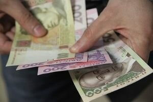Госстат: Уровень средней заработной платы украинцев уменьшился на 467 гривен