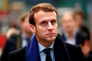 Во Франции в независимого кандидата Макрона кинули яйцом