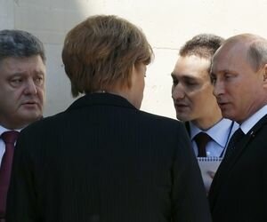 СМИ сообщили, что Порошенко и Путин регулярно общаются по телефону