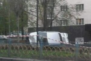 В центре Киева ДТП: автомобиль вылетел на бульвар и перевернулся