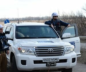 На Донбассе подорвали автомобиль с сотрудниками ОБСЕ: есть пострадавшие