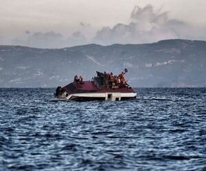 В Средиземном море перевернулось судно с более чем сотней беженцев, есть жертвы