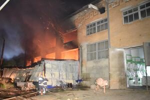В Николаеве сгорел цех по производству яхт: пострадал один работник