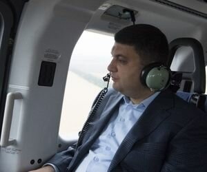 Гройсман улетел на вертолете в Тернополь проверять ремонт дорог 