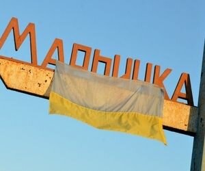 Боевики вновь обстреляли Марьинку: разрушены два жилых дома