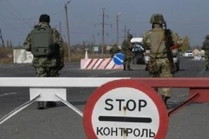 Пограничники КПВВ Марьинка обнаружили раненного боевиками местного жителя