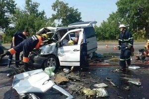 ДТП в Николаевской области: столкнулись микроавтобус и грузовик, погиб ребенок
