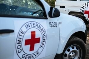 На Донбасс прибыли 18 грузовиков с гумпомощью от Красного Креста
