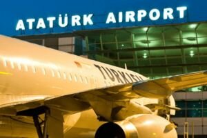 В аэропорту Стамбула не разминулись два пассажирских самолета