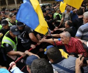 Митинг по АП перерос в драку между сторонниками Саакашвили и полицией