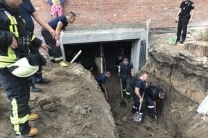 Один человек погиб в результате обвала грунта на стройплощадке в Киеве