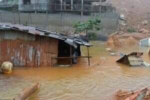 Наводнение в Сьерра-Леоне: тысячи людей без воды и жилья, число жертв растет