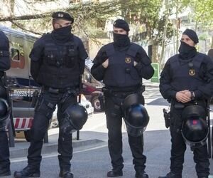 В испанской Каталонии полиция застрелила террориста с поясом смертника