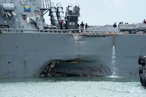 ВМС США приостановили операции по всему миру из-за столкновений эсминцев с судами