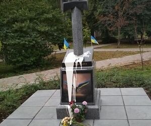 В Киеве неизвестные вандалы осквернили памятник погибшим бойцам АТО