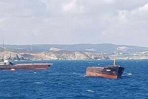 У берегов Турции разорвало на две части сухогруз, возивший сырье в Крым