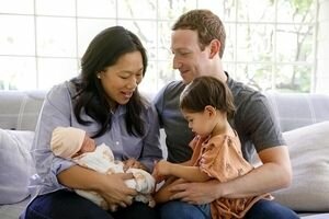 У основателя Facebook родилась дочь Август