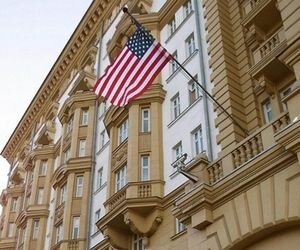 В Петербурге неизвестные "обстреляли" консульство США
