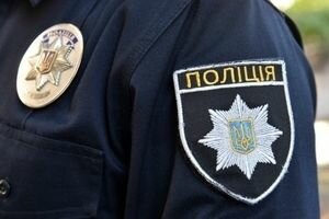 Дерзкое ограбление: под Киевом мужчины с одним ножом на двоих ограбили заправку