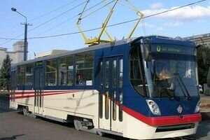 В Киеве трамвай с пассажирами сошел с рельс: движение по Жилянской заблокировано