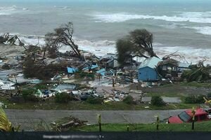 Трамп назвал "Ирму" монстром и объявил Флориду зоной стихийного бедствия