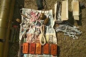 В Донецкой области обнаружен тайник с внушительным количеством оружия из РФ