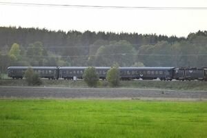 Пассажирский поезд врезался в бронетранспортер в Швеции: есть пострадавшие