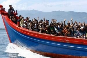 В Средиземном море столкнулись корабль и лодка с мигрантами, есть жертвы