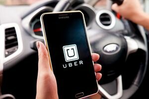 Мантия, ножка от стола и бензопила: названы топ-10 самых необычных вещей, забытых украинцами в Uber