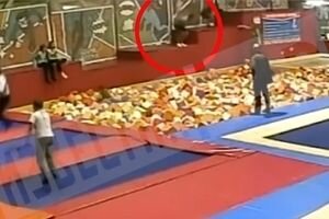 Появилось видео смертельного прыжка красноярского депутата на батуте