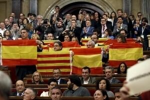 Митинги в Каталонии: парламент региона прекратил работу после решения правительства