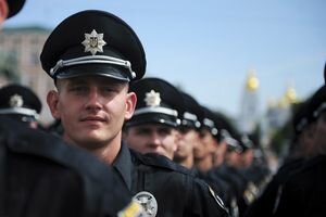 Полиция закупила фуражек на 2 млн гривен у фигуранта дела "рюкзаков Авакова"
