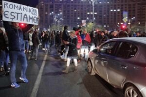 В Бухаресте более десяти тысяч румын вышли на митинг из-за судебной реформы