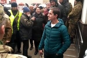 "В мусорник его": появилось новое видео нападения на Шкиряка