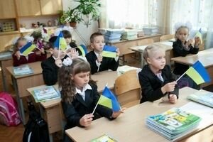 В школах Киева хотят запретить политическую агитацию