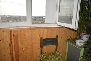 В Николаеве 16-летний парень выбросился из окна собственной квартиры