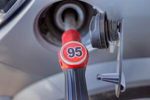 Цены на бензин: почему он подорожал и не будет дешеветь