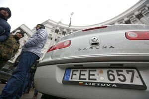 Троих водителей на еврономерах оштрафовали на сумму более 1,5 миллиона гривен