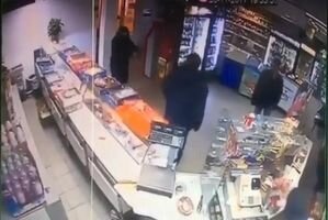 Ограбление магазина сыном нардепа Попова: продавец рассказала, как все было